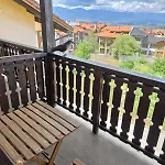 Balcony And Mountain View 7 Min Walk To Gondola דירה