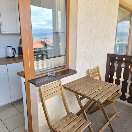 Mountain View Apartment Balcony Walk To Old Town *