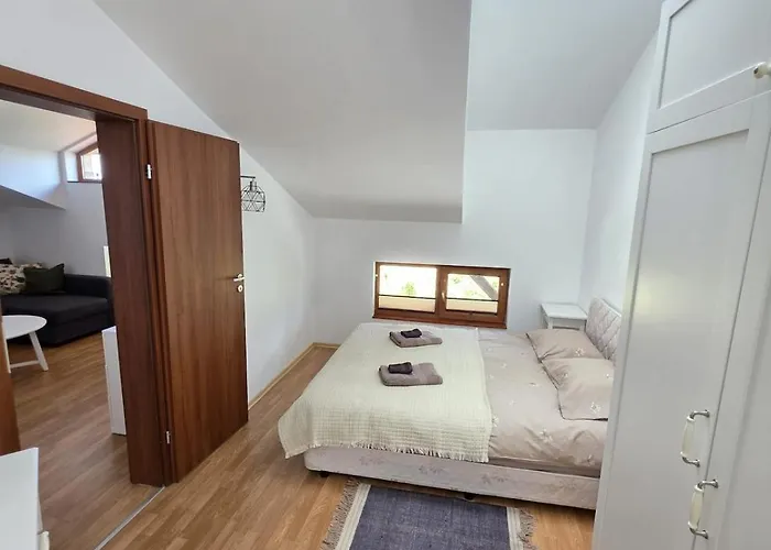 Balcony And Mountain View 7 Min Walk To Gondola *