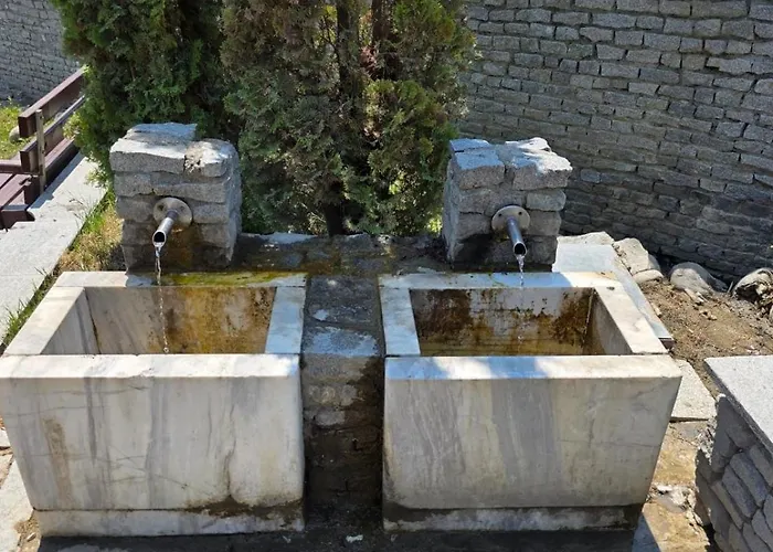 Balcony And Mountain View 7 Min Walk To Gondola *