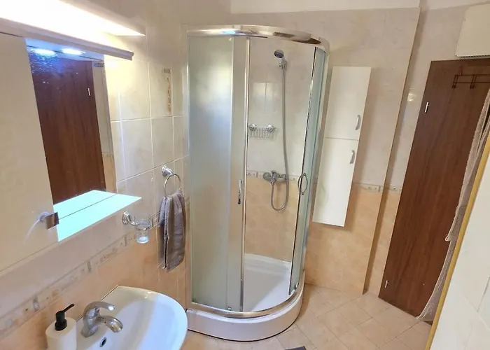 Balcony And Mountain View 7 Min Walk To Gondola *